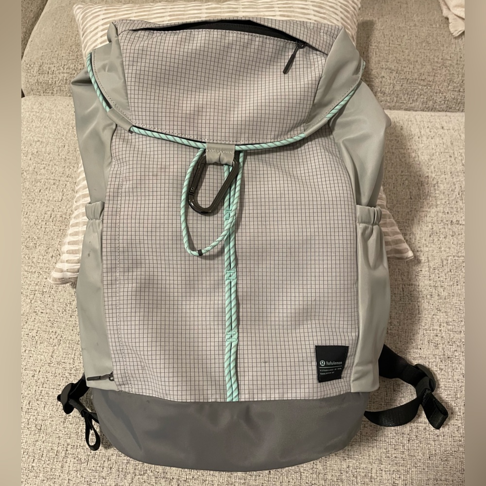Lululemon Front Clip Backpack 21L - seal grey/asphalt grey/wild mint